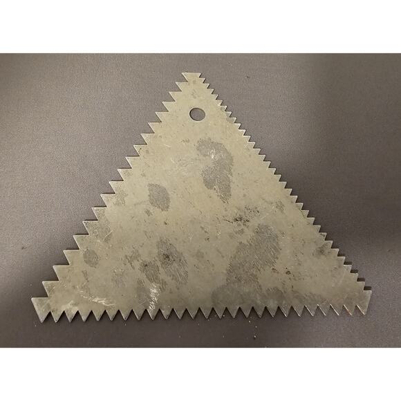 Ateco #1446 - 3-Sided Decorating Comb & Cake Icing Triangle Tool - 4-1/4" (in) - Picture 4 of 4